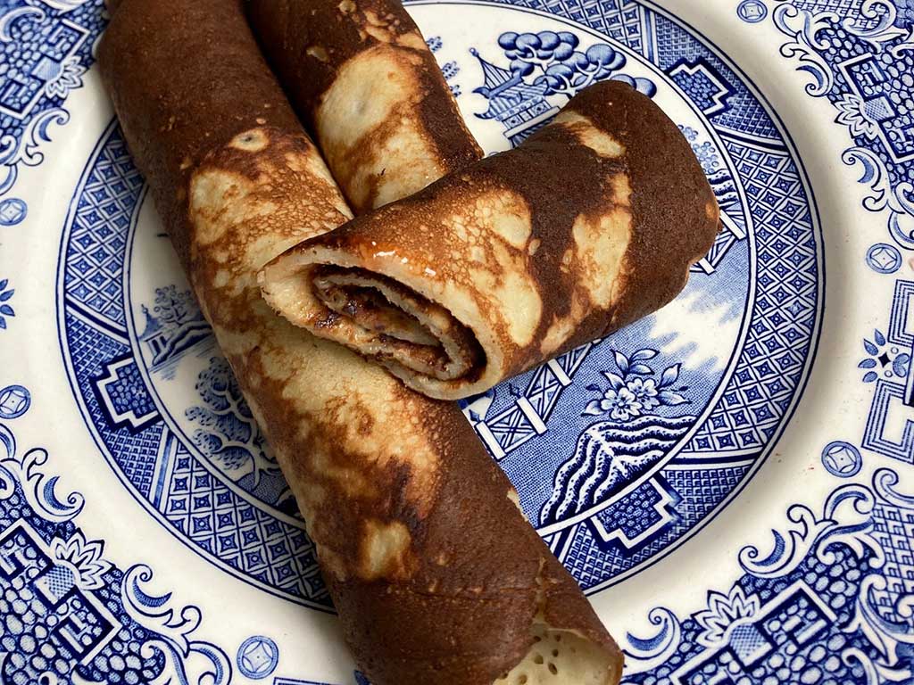 banana pancakes with jam